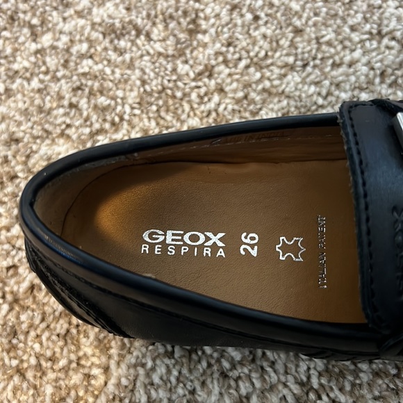 Boy’s classic-looking loafer with a comfortable breathable design - Picture 4 of 8